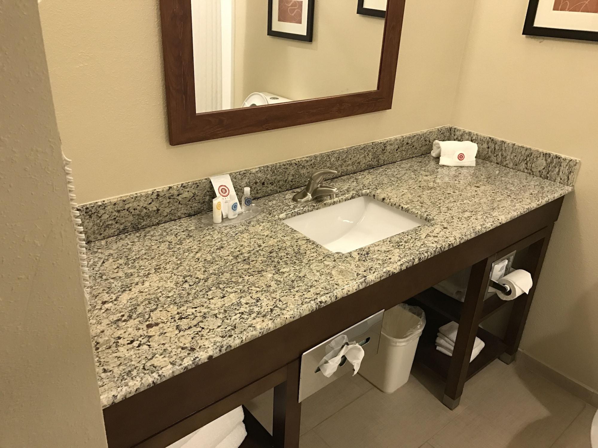 Comfort Suites Plymouth Near Us-30 Dış mekan fotoğraf