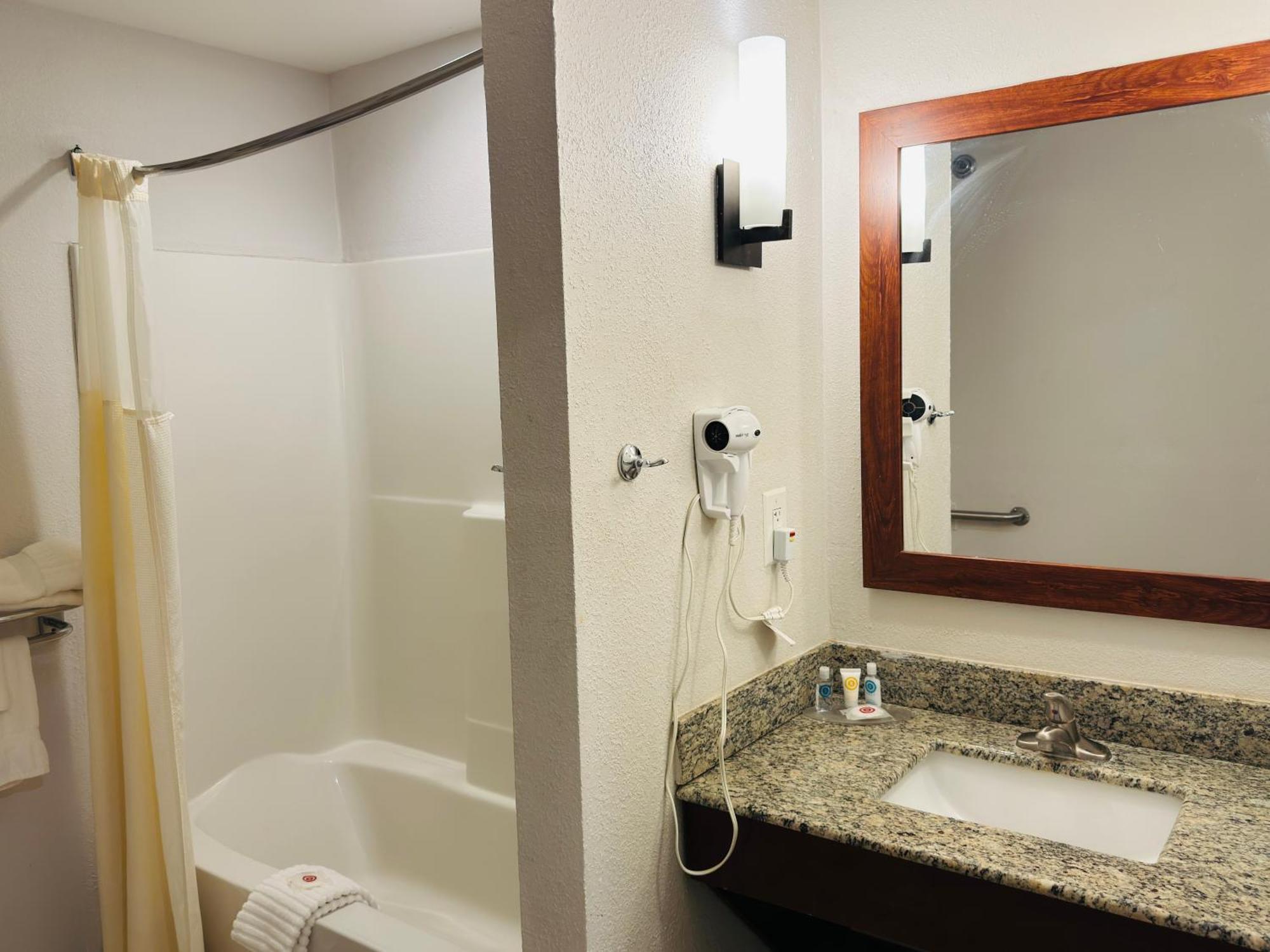 Comfort Suites Plymouth Near Us-30 Dış mekan fotoğraf