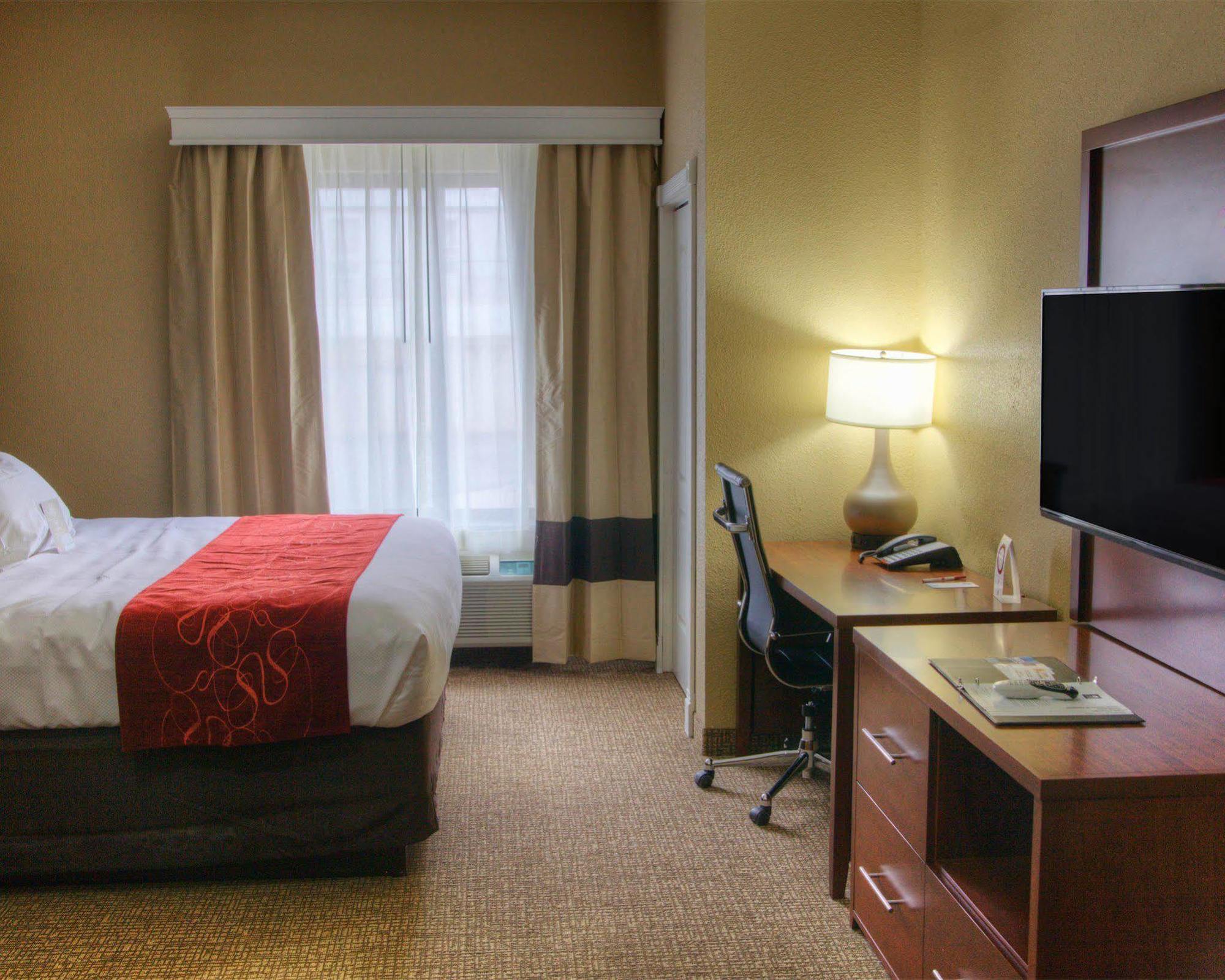 Comfort Suites Plymouth Near Us-30 Dış mekan fotoğraf